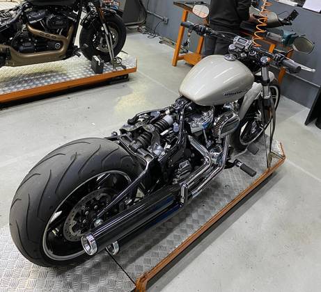 HARLEY-DAVIDSON SOFTAIL BREAKOUT 114 HARLEY-DAVIDSON SOFTAIL BREAKOUT 114